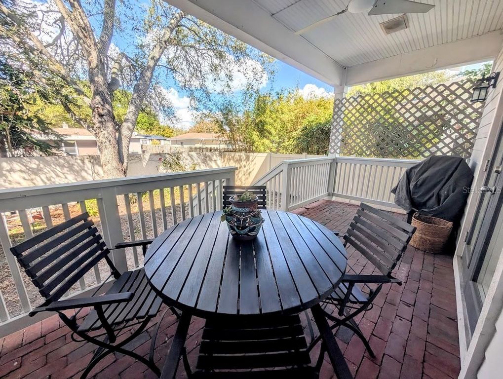 Image 27 of property listing at 2919 BAYSHORE VISTA DRIVE, Tampa, FL 33611