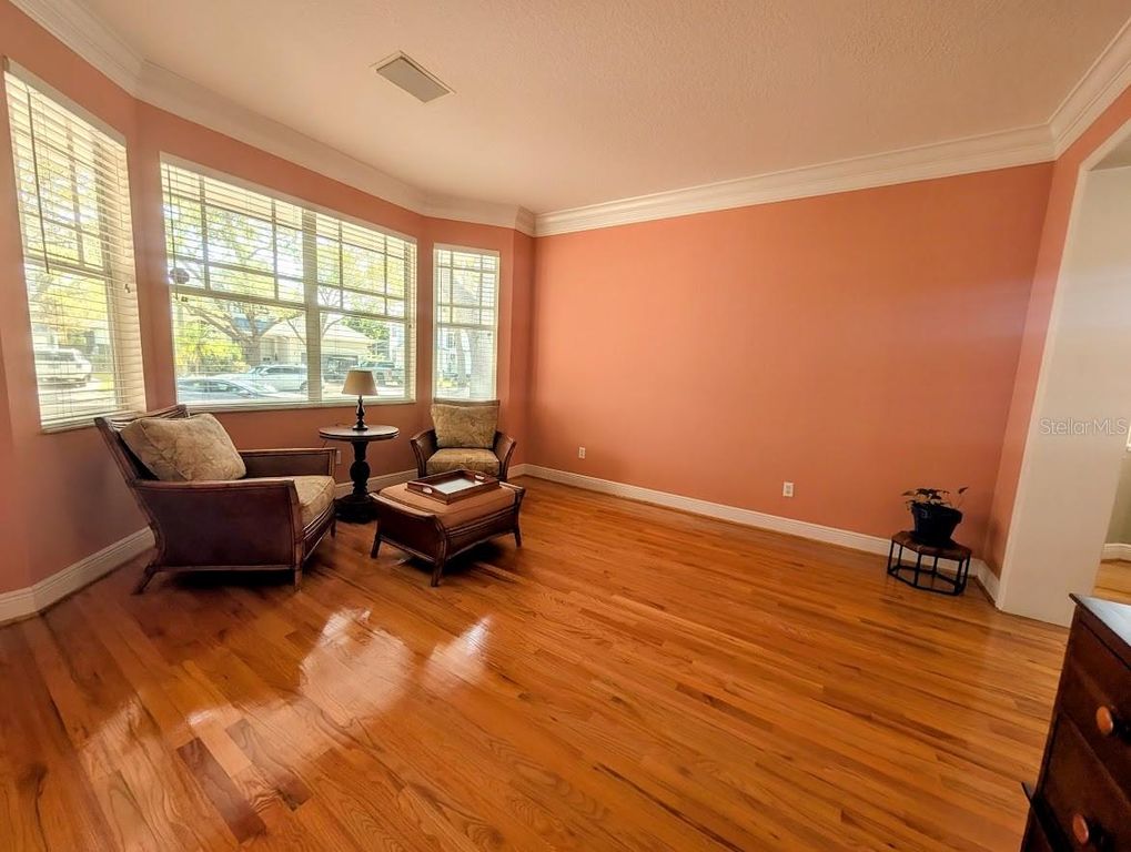 Image 5 of property listing at 2919 BAYSHORE VISTA DRIVE, Tampa, FL 33611