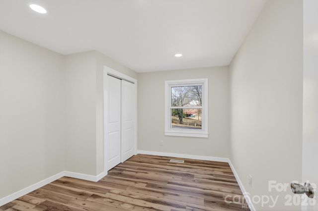 1780 NE 23rd Avenue Lane NE, Hickory, NC 28601