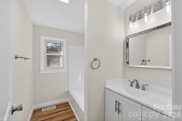 1780 NE 23rd Avenue Lane NE, Hickory, NC 28601