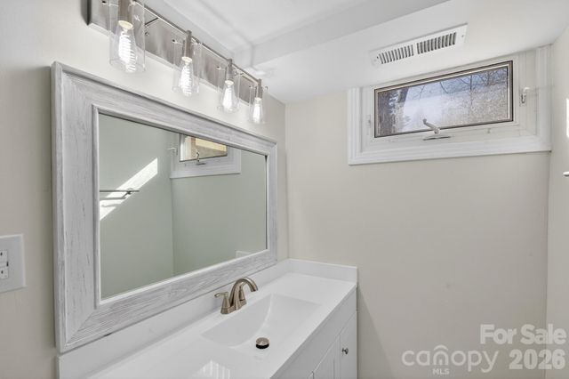 1780 NE 23rd Avenue Lane NE, Hickory, NC 28601