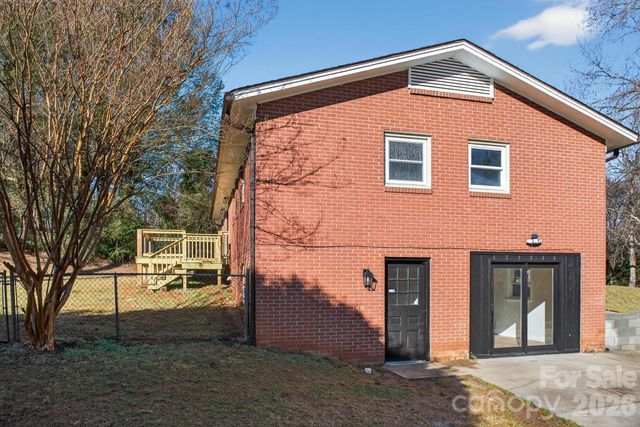 1780 NE 23rd Avenue Lane NE, Hickory, NC 28601
