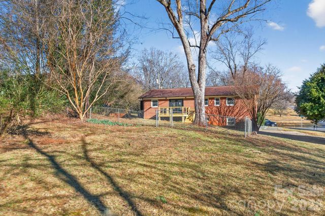 1780 NE 23rd Avenue Lane NE, Hickory, NC 28601