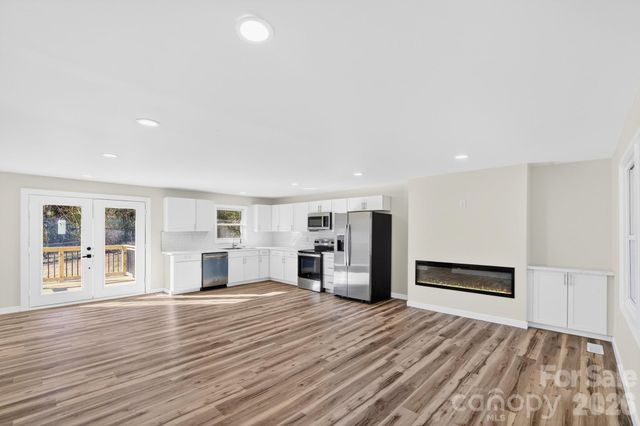 1780 NE 23rd Avenue Lane NE, Hickory, NC 28601