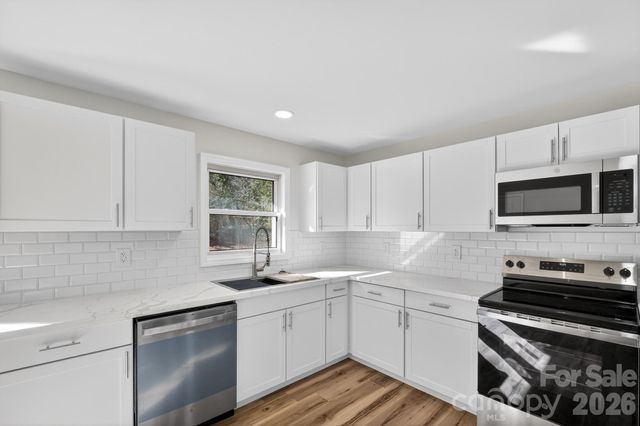 1780 NE 23rd Avenue Lane NE, Hickory, NC 28601