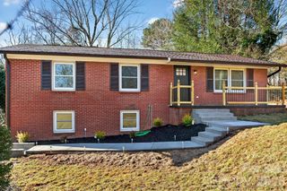 1780 NE 23rd Avenue Lane NE, Hickory, NC 28601