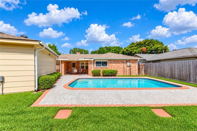 11403 Brook Meadows Lane, Meadows Place, TX 77477