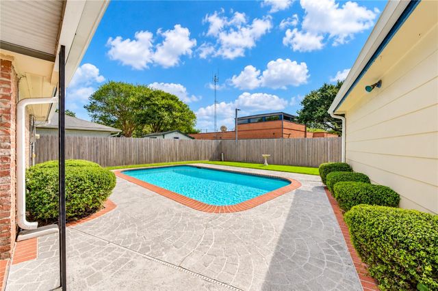 11403 Brook Meadows Lane, Meadows Place, TX 77477