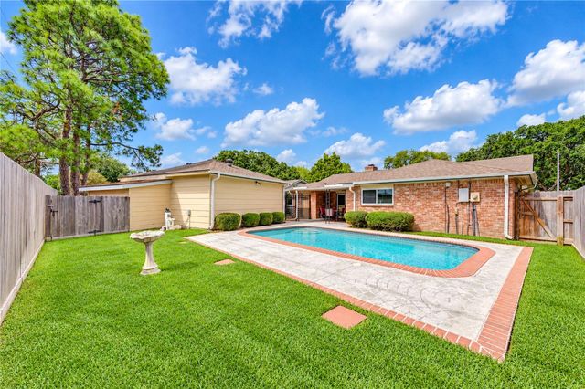11403 Brook Meadows Lane, Meadows Place, TX 77477