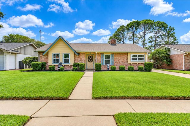 11403 Brook Meadows Lane, Meadows Place, TX 77477