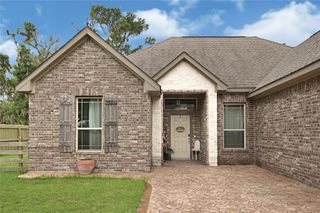 2234 Shalmar Drive, West Columbia, TX 77486