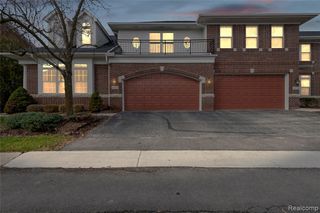 4392 Gateway Circle, West Bloomfield, MI 48322