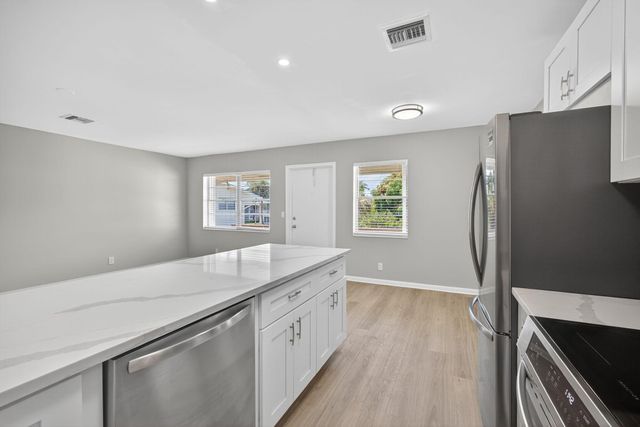 42 Easthampton B, West Palm Beach, FL 33417