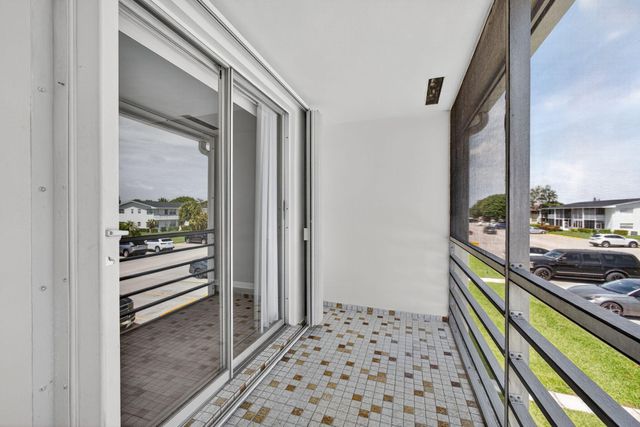 42 Easthampton B, West Palm Beach, FL 33417