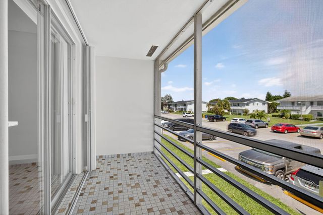 42 Easthampton B, West Palm Beach, FL 33417