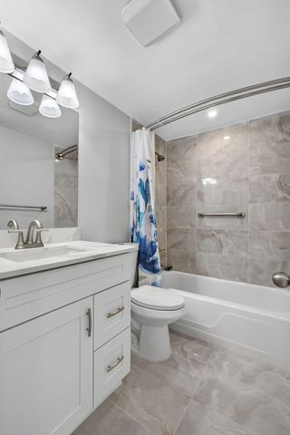 42 Easthampton B, West Palm Beach, FL 33417