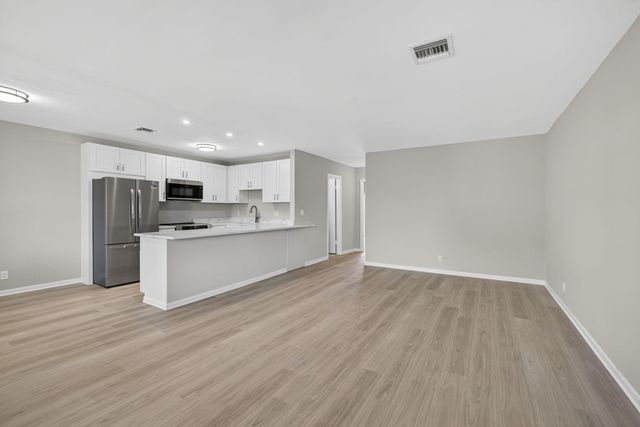 42 Easthampton B, West Palm Beach, FL 33417