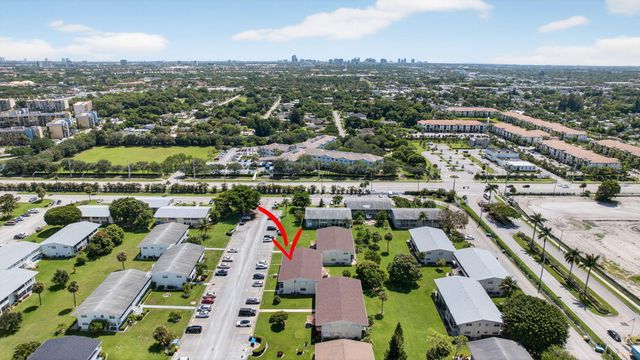 42 Easthampton B, West Palm Beach, FL 33417