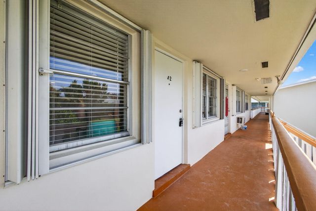 42 Easthampton B, West Palm Beach, FL 33417