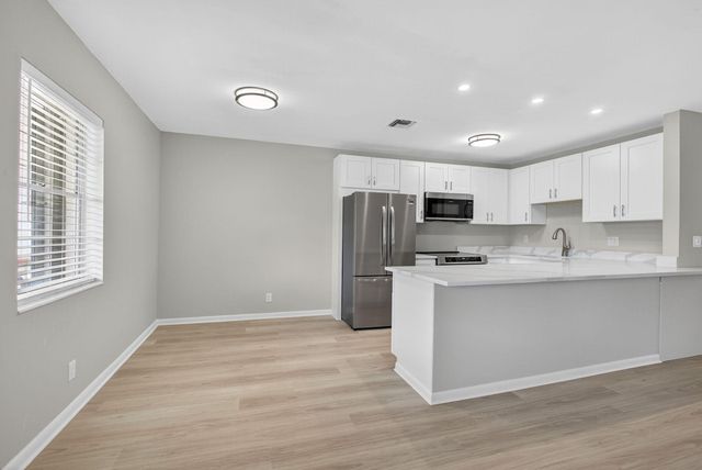 42 Easthampton B, West Palm Beach, FL 33417