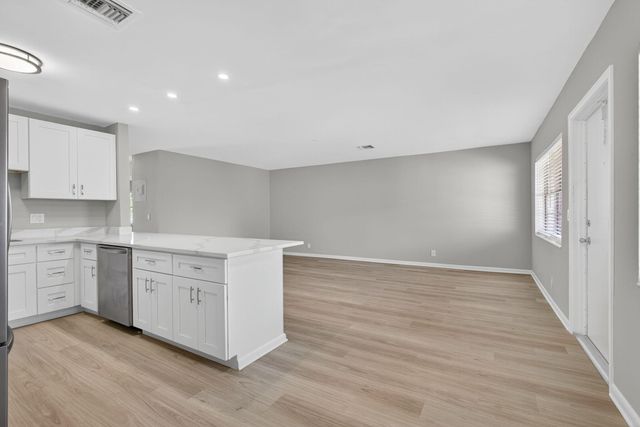 42 Easthampton B, West Palm Beach, FL 33417