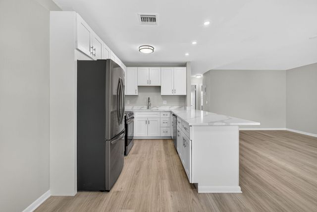 42 Easthampton B, West Palm Beach, FL 33417