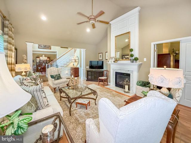 3 BARTONS MILL DR, Washington Crossing, PA 18977