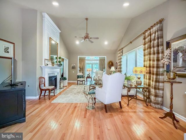 3 BARTONS MILL DR, Washington Crossing, PA 18977