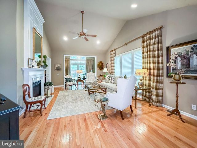 3 BARTONS MILL DR, Washington Crossing, PA 18977