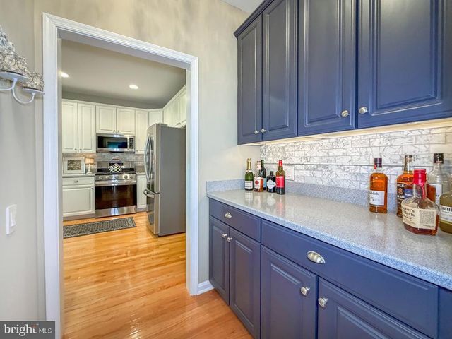 3 BARTONS MILL DR, Washington Crossing, PA 18977