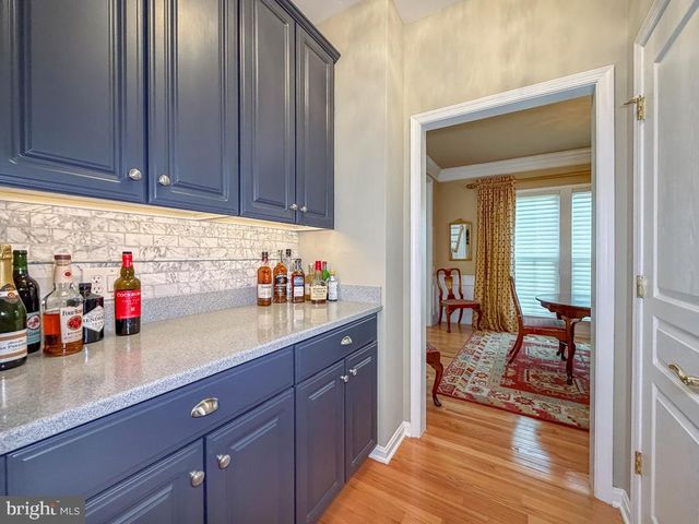 3 BARTONS MILL DR, Washington Crossing, PA 18977