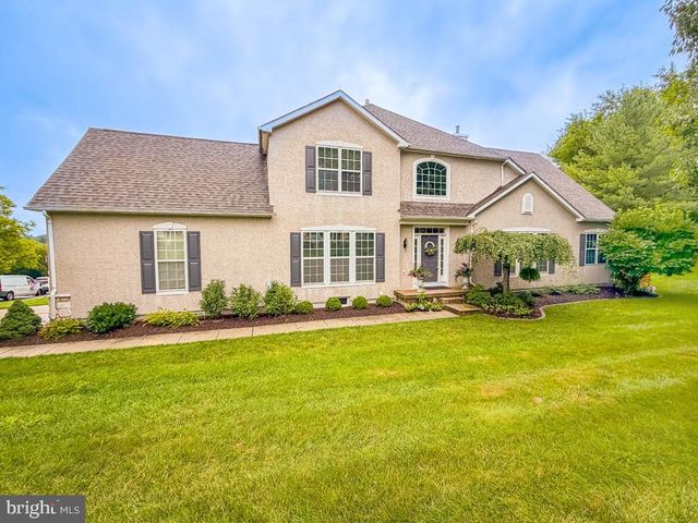 3 BARTONS MILL DR, Washington Crossing, PA 18977