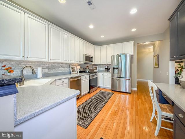 3 BARTONS MILL DR, Washington Crossing, PA 18977