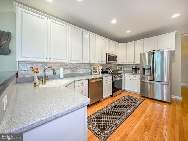 3 BARTONS MILL DR, Washington Crossing, PA 18977
