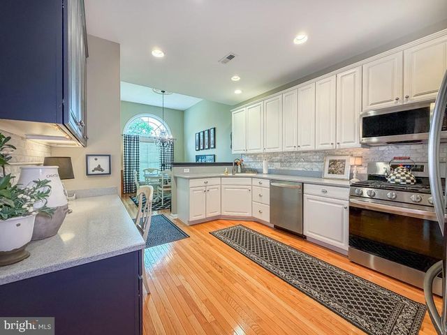 3 BARTONS MILL DR, Washington Crossing, PA 18977