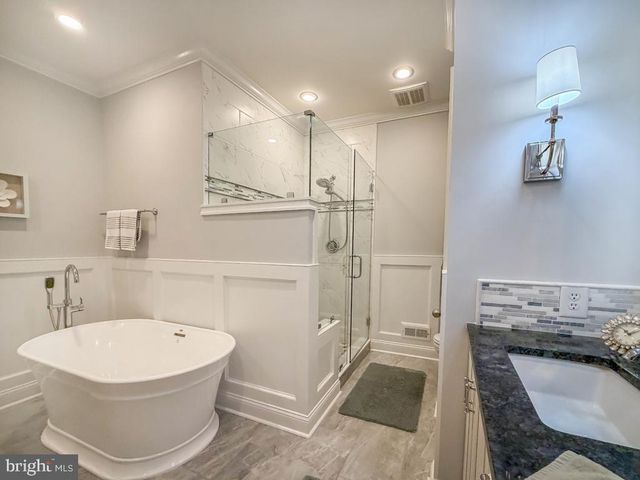 3 BARTONS MILL DR, Washington Crossing, PA 18977