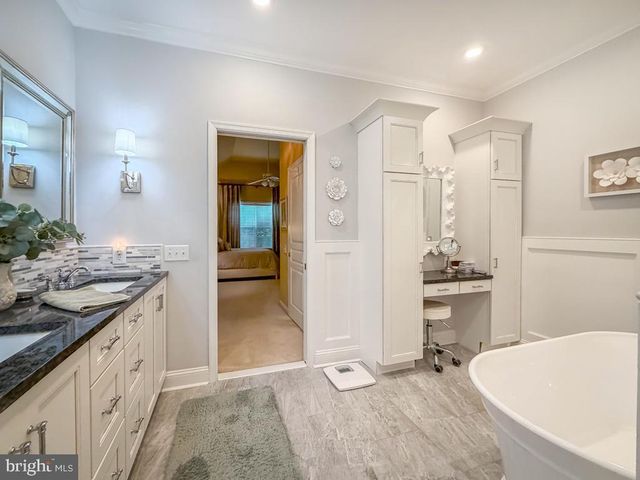 3 BARTONS MILL DR, Washington Crossing, PA 18977