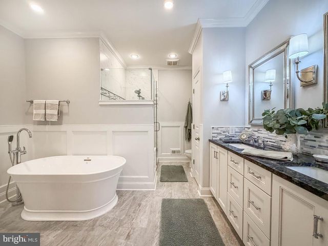 3 BARTONS MILL DR, Washington Crossing, PA 18977