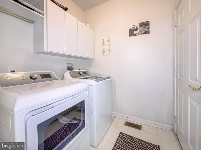 3 BARTONS MILL DR, Washington Crossing, PA 18977