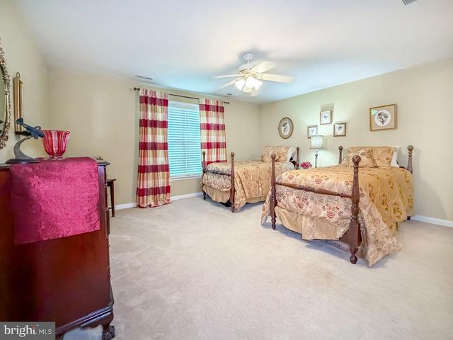 3 BARTONS MILL DR, Washington Crossing, PA 18977