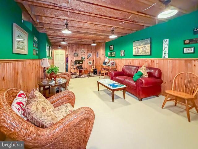 3 BARTONS MILL DR, Washington Crossing, PA 18977