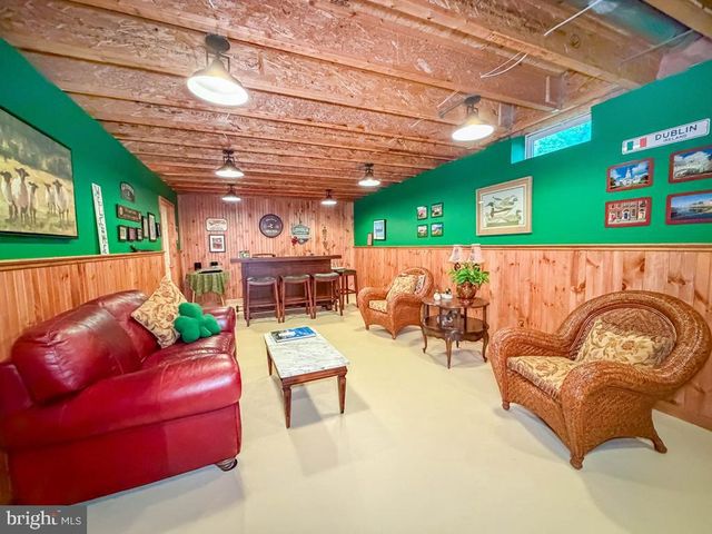 3 BARTONS MILL DR, Washington Crossing, PA 18977