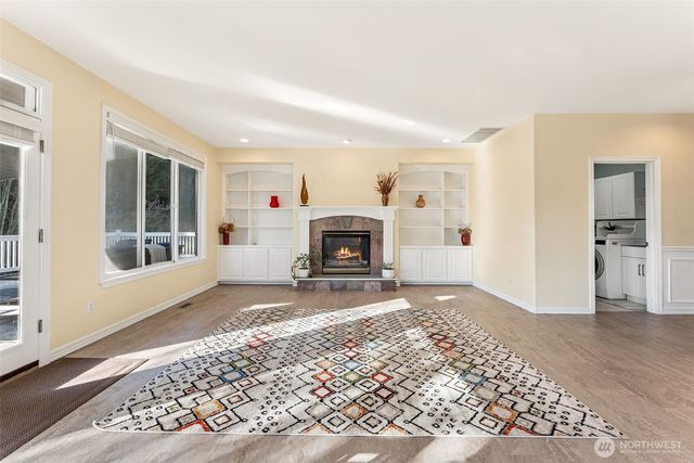 1711 Pointe Woodworth Drive NE, Tacoma, WA 98422