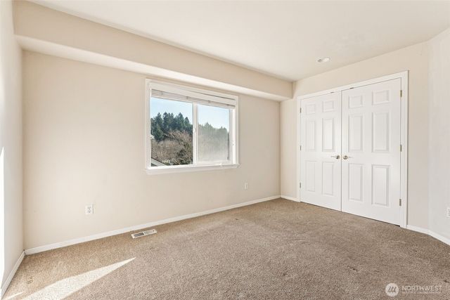 1711 Pointe Woodworth Drive NE, Tacoma, WA 98422