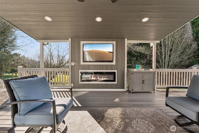 1711 Pointe Woodworth Drive NE, Tacoma, WA 98422