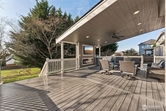 1711 Pointe Woodworth Drive NE, Tacoma, WA 98422