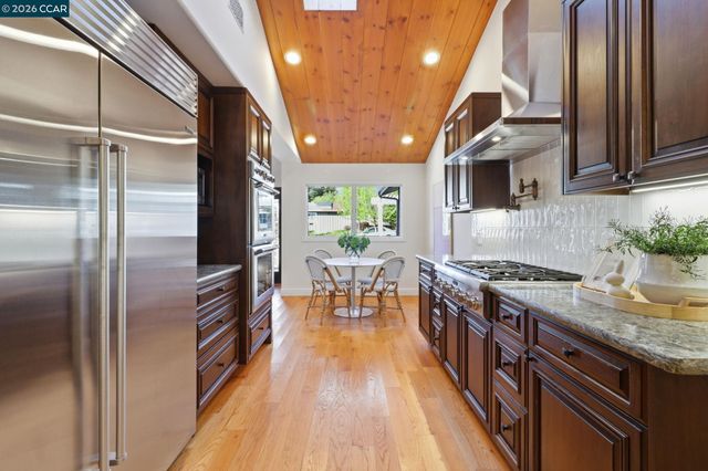 1124 Sanders Dr, Moraga, CA 94556