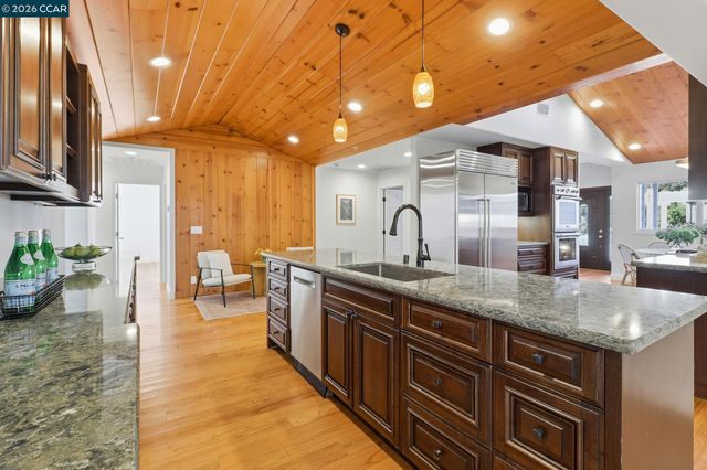 1124 Sanders Dr, Moraga, CA 94556