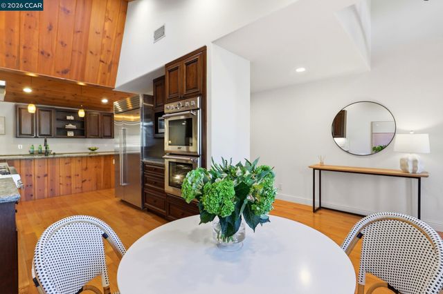 1124 Sanders Dr, Moraga, CA 94556