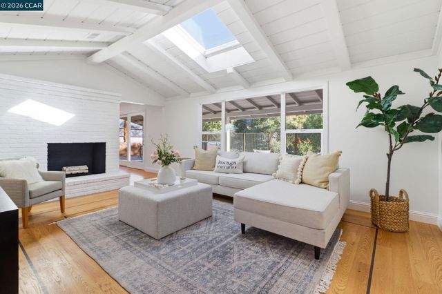 1124 Sanders Dr, Moraga, CA 94556